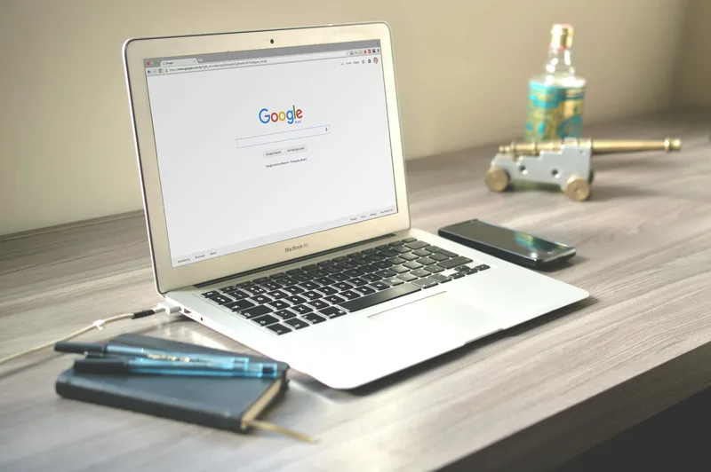 Google Ads Audience Manager interface showing Website Visitors remarketing list with 30-day membership duration and estimated audience size for Malaysia