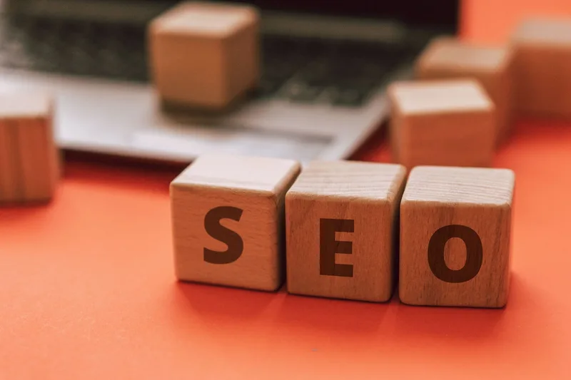 Shopee Ads keyword targeting panel showing manual keyword entry with broad match and exact match toggle options, suggested keyword bid ranges, and search volume indicators for Philippine market